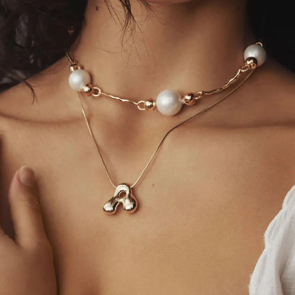 COLLIER LETTRE D'OR Aphrodite